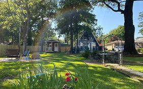 Pet-Friendly Hot Springs Cabin On Lake Hamilton!